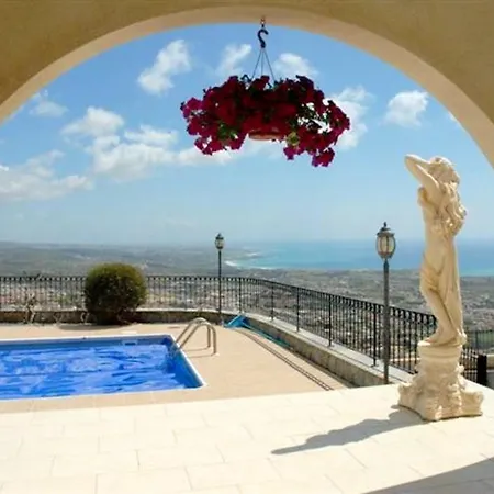 Βίλα With Sea View, Private Pool, And Garden