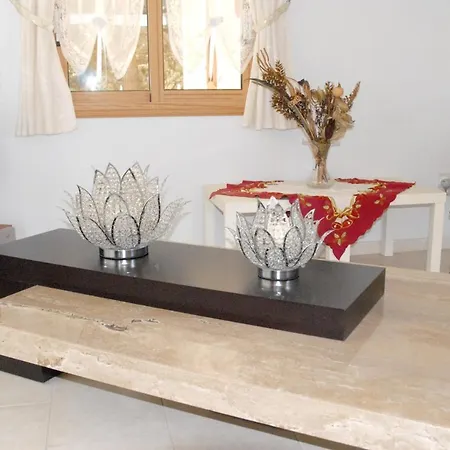 With Sea View, Private Pool, And Garden Vilă *