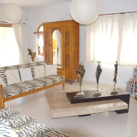 וילה With Sea View, Private Pool, And Garden *