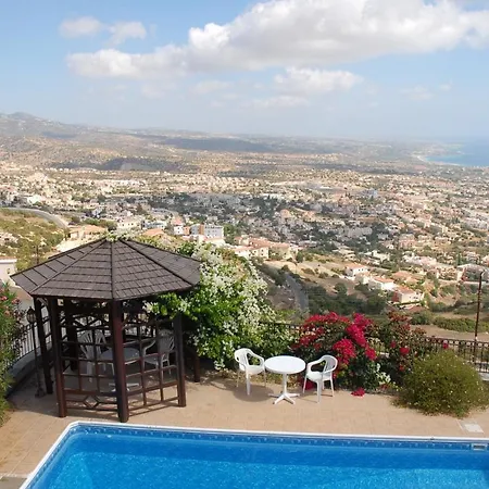 With Sea View, Private Pool, And Garden Vilă