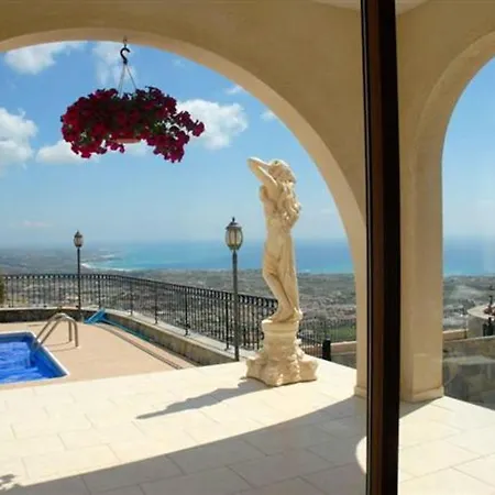 With Sea View, Private Pool, And Garden Vilă