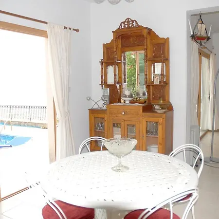 With Sea View, Private Pool, And Garden * Peyia