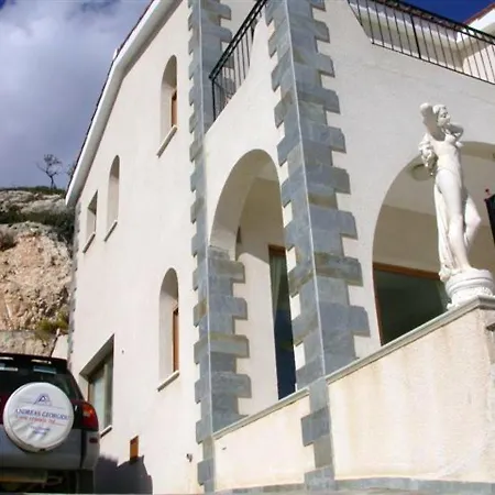 Vilă With Sea View, Private Pool, And Garden