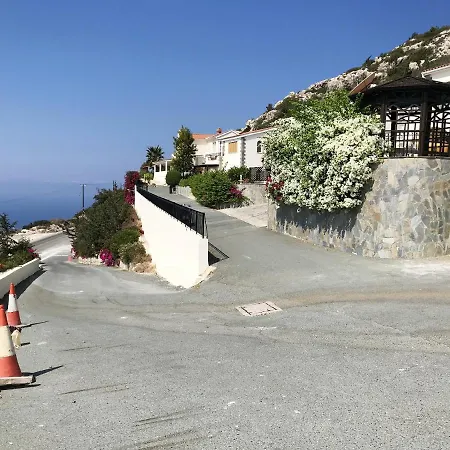 With Sea View, Private Pool, And Garden فيلة