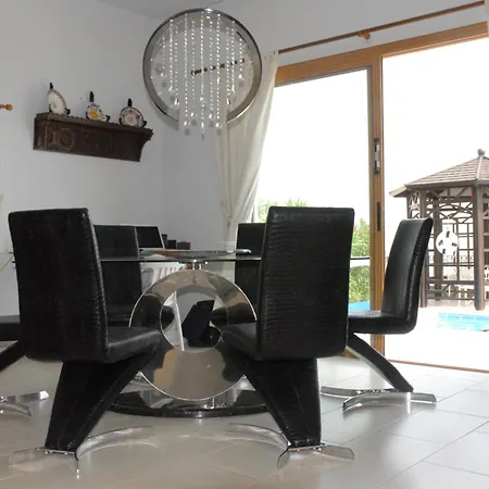 Vila With Sea View, Private Pool, And Garden Pegeia