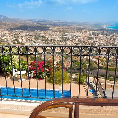 Villa With Sea View, Private Pool, And Garden *