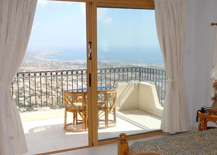 Villa With Sea View, Private Pool, And Garden Peyia