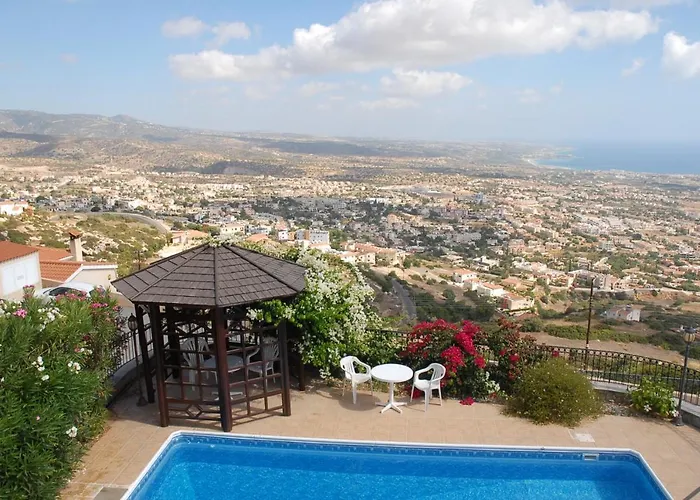 With Sea View, Private Pool, And Garden فيلة