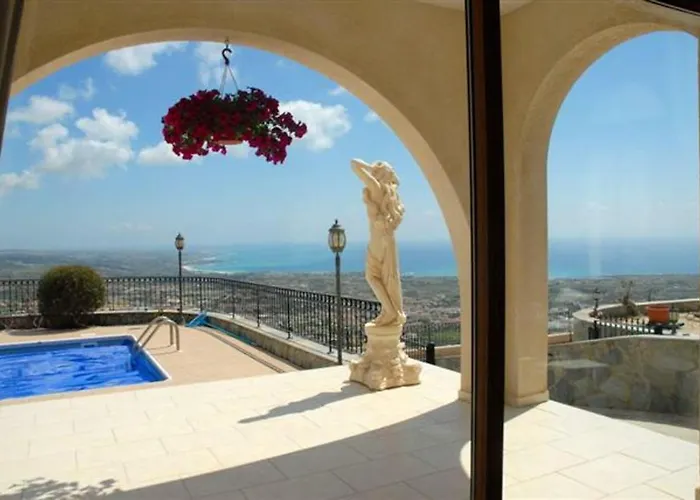 With Sea View, Private Pool, And Garden فيلة