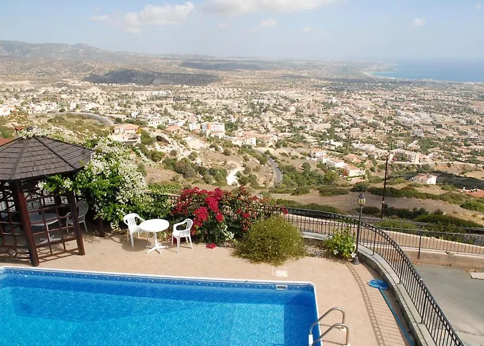 فيلة With Sea View, Private Pool, And Garden