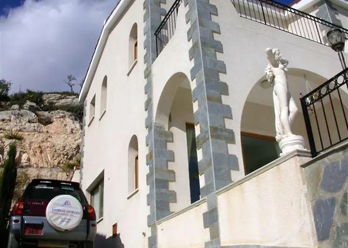 فيلة With Sea View, Private Pool, And Garden